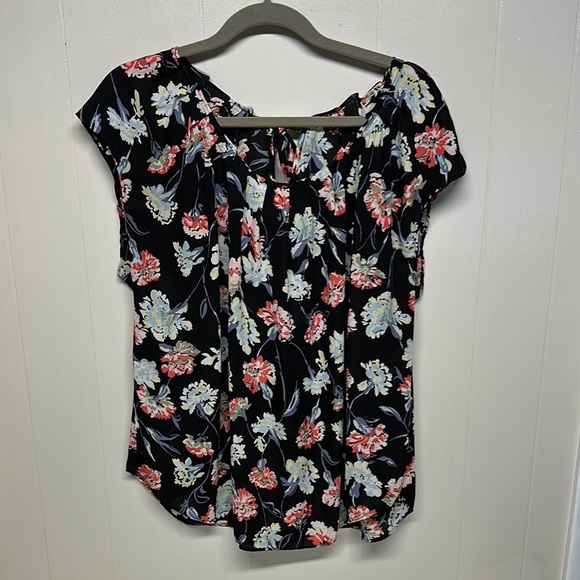 Tops - Black and Pink Ruffled Blouse with Short Sleeves